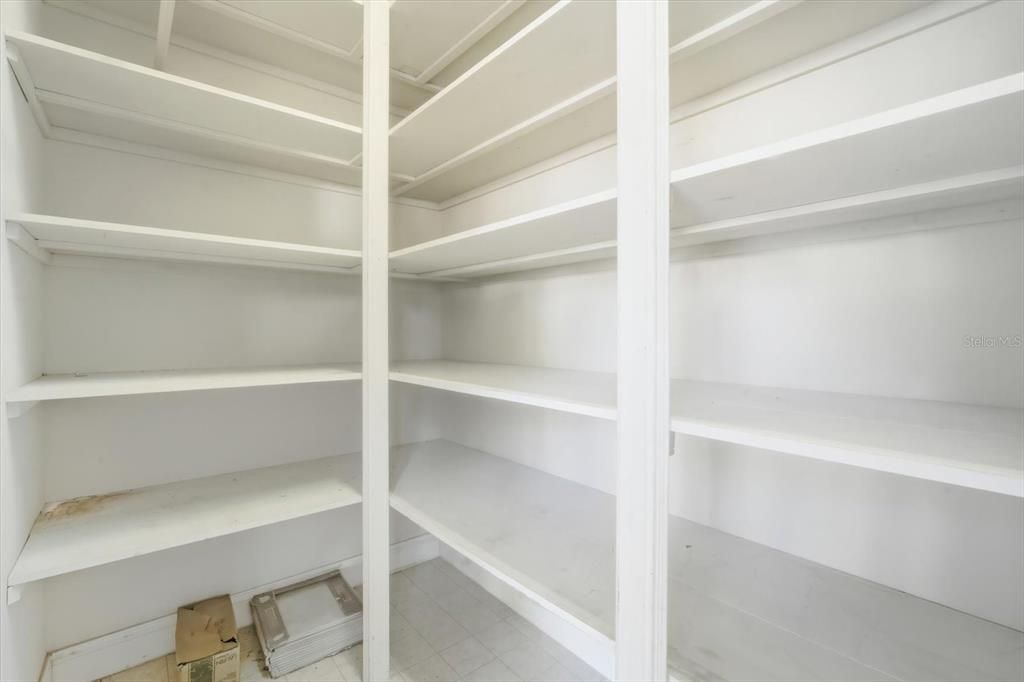 Activo con contrato: $415,000 (2 camas, 2 baños, 2041 Pies cuadrados)
