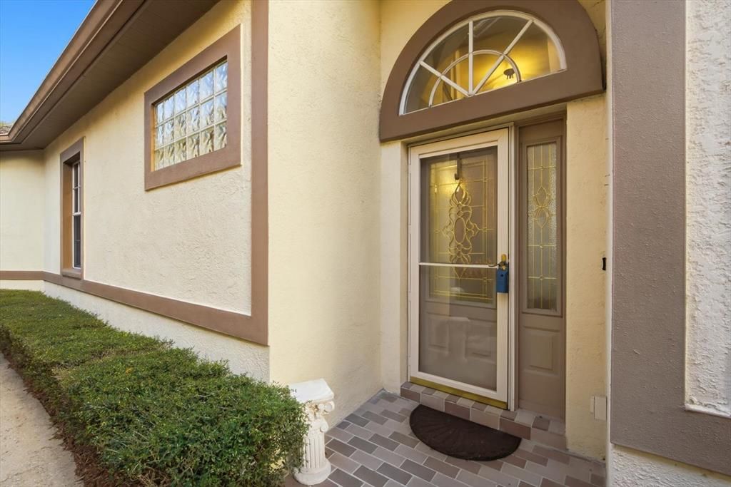 Activo con contrato: $415,000 (2 camas, 2 baños, 2041 Pies cuadrados)