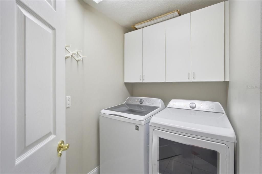 Activo con contrato: $415,000 (2 camas, 2 baños, 2041 Pies cuadrados)