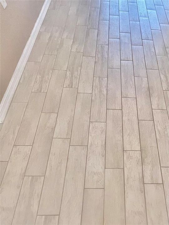 Activo con contrato: $1,800 (3 camas, 2 baños, 1749 Pies cuadrados)