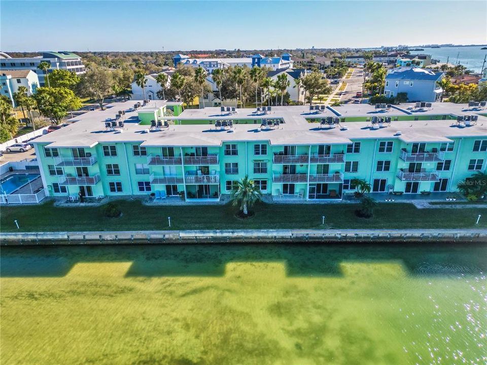 For Sale: $440,000 (2 beds, 2 baths, 1016 Square Feet)