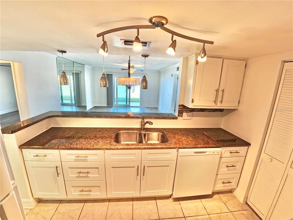 For Sale: $440,000 (2 beds, 2 baths, 1016 Square Feet)