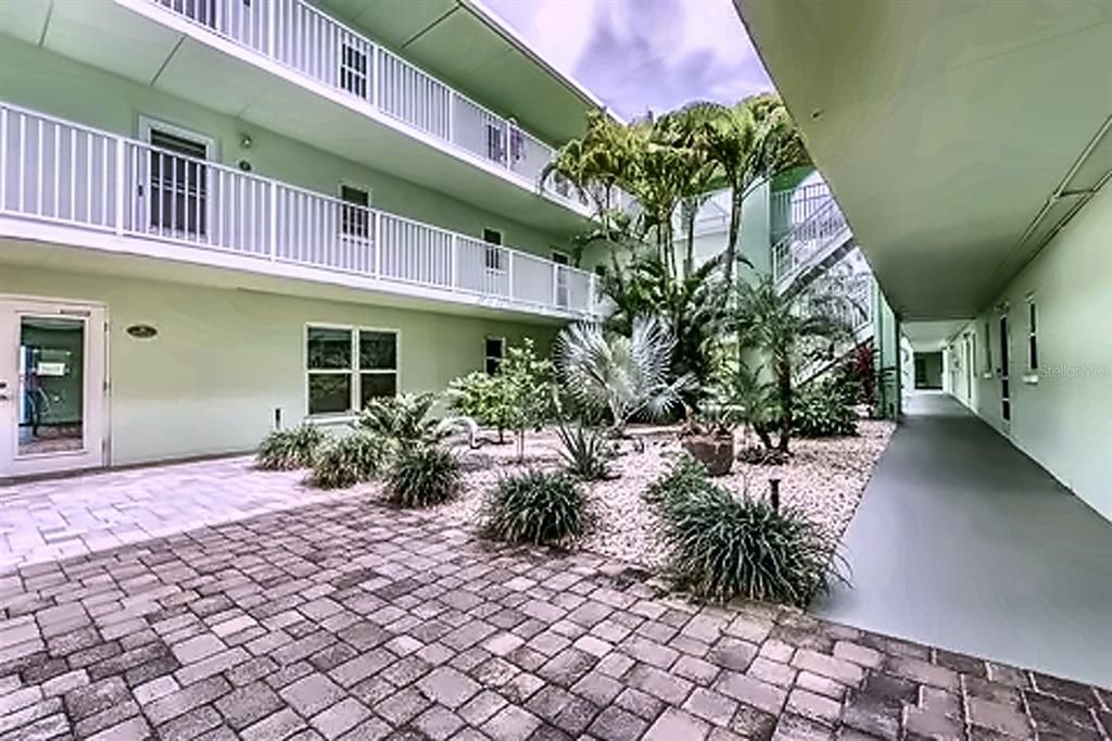 For Sale: $440,000 (2 beds, 2 baths, 1016 Square Feet)