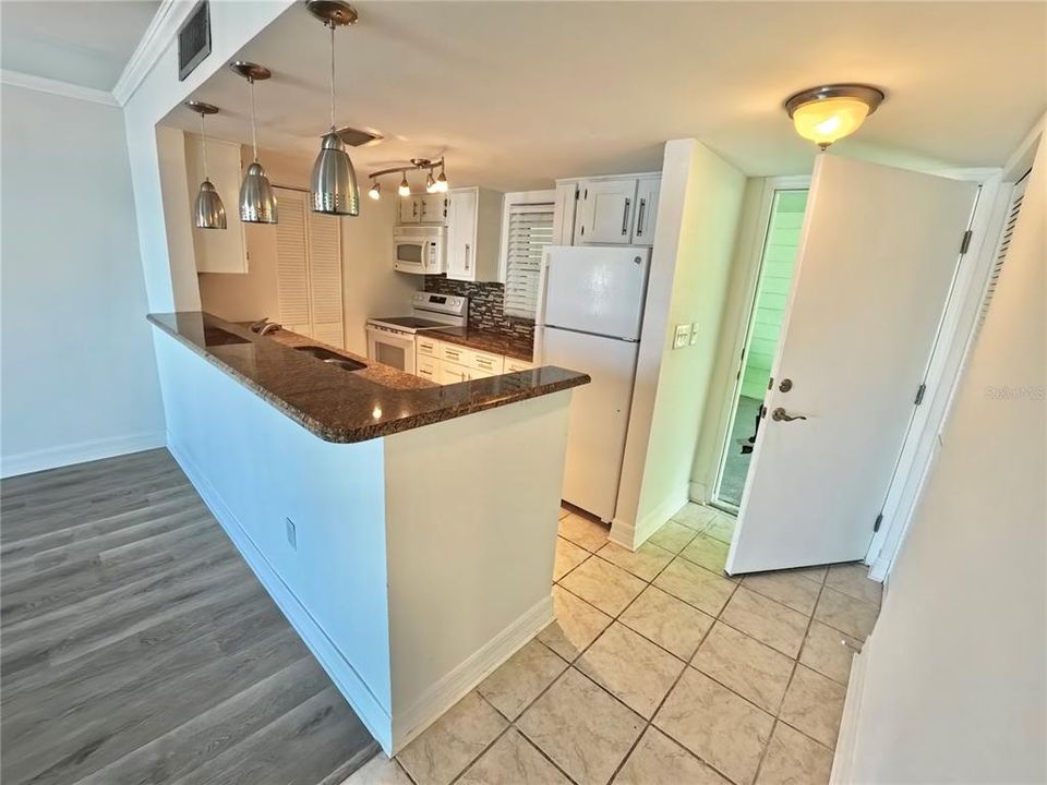 For Sale: $440,000 (2 beds, 2 baths, 1016 Square Feet)