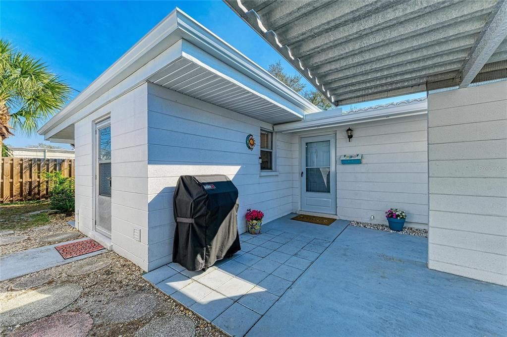 Под контрактом: $174,900 (1 спален, 1 ванн, 843 Квадратных фут)