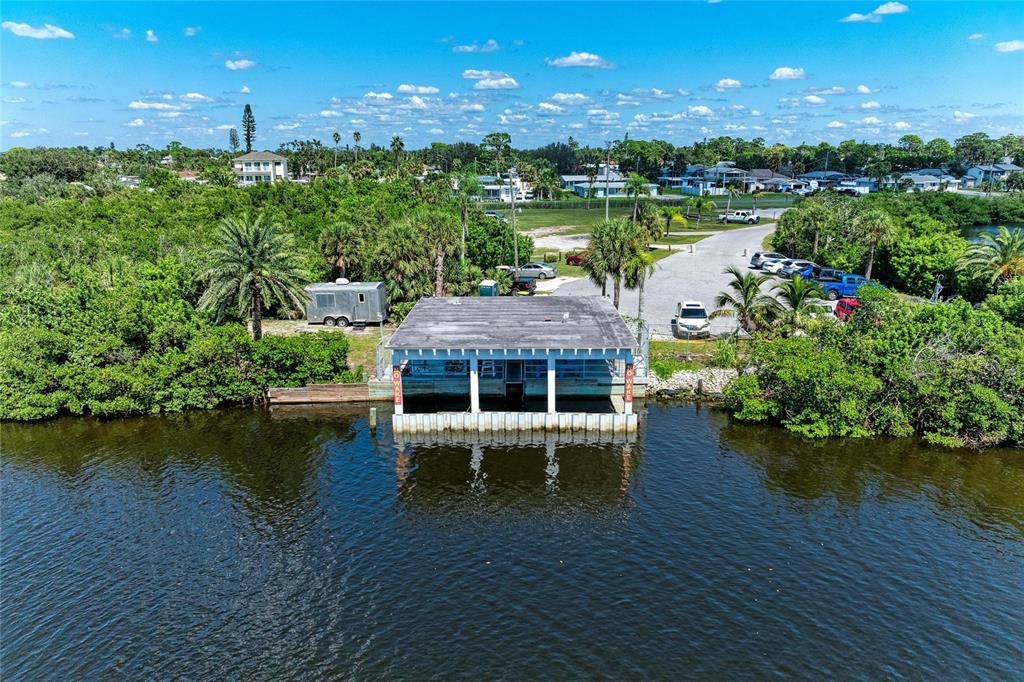 Под контрактом: $174,900 (1 спален, 1 ванн, 843 Квадратных фут)