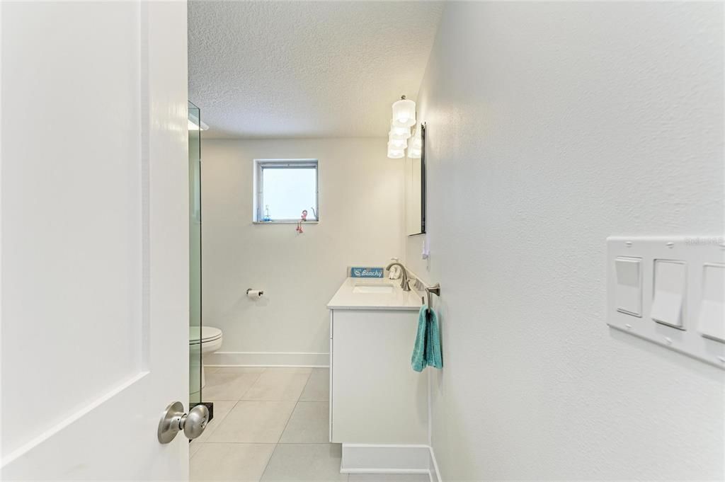 Под контрактом: $174,900 (1 спален, 1 ванн, 843 Квадратных фут)