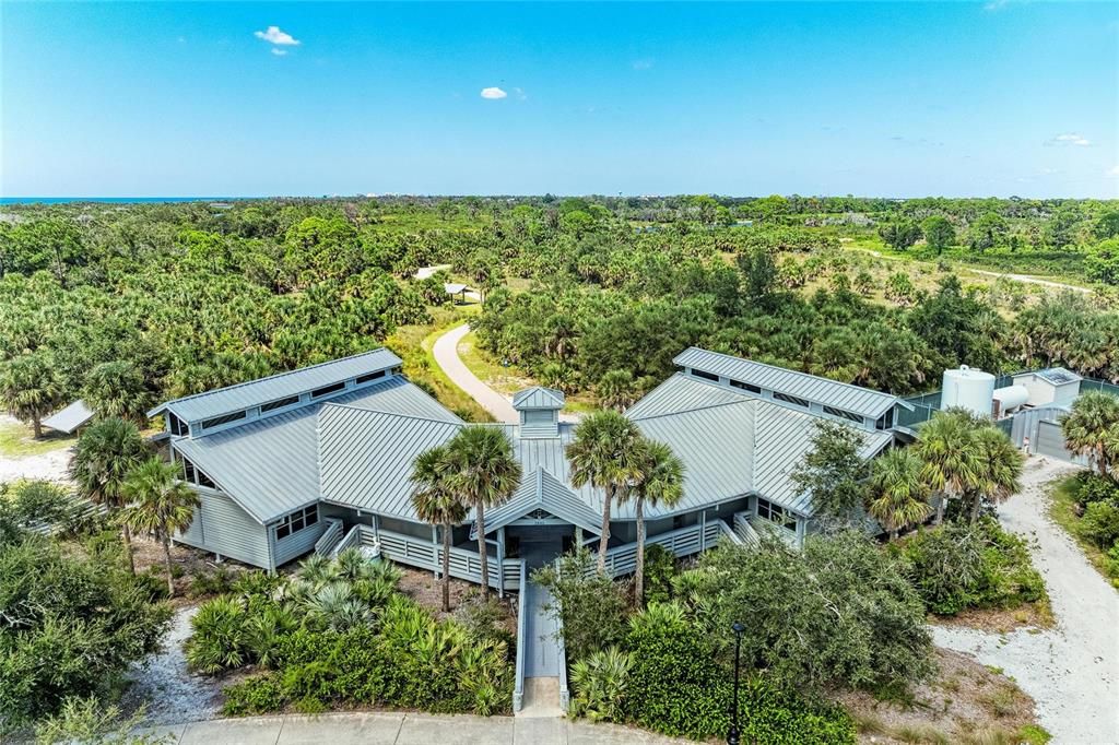 Под контрактом: $174,900 (1 спален, 1 ванн, 843 Квадратных фут)