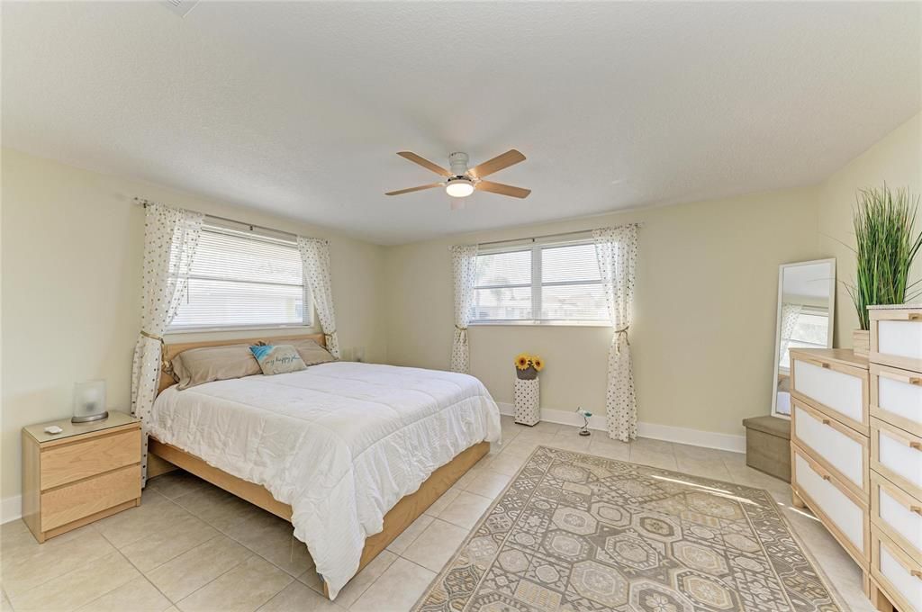 Под контрактом: $174,900 (1 спален, 1 ванн, 843 Квадратных фут)