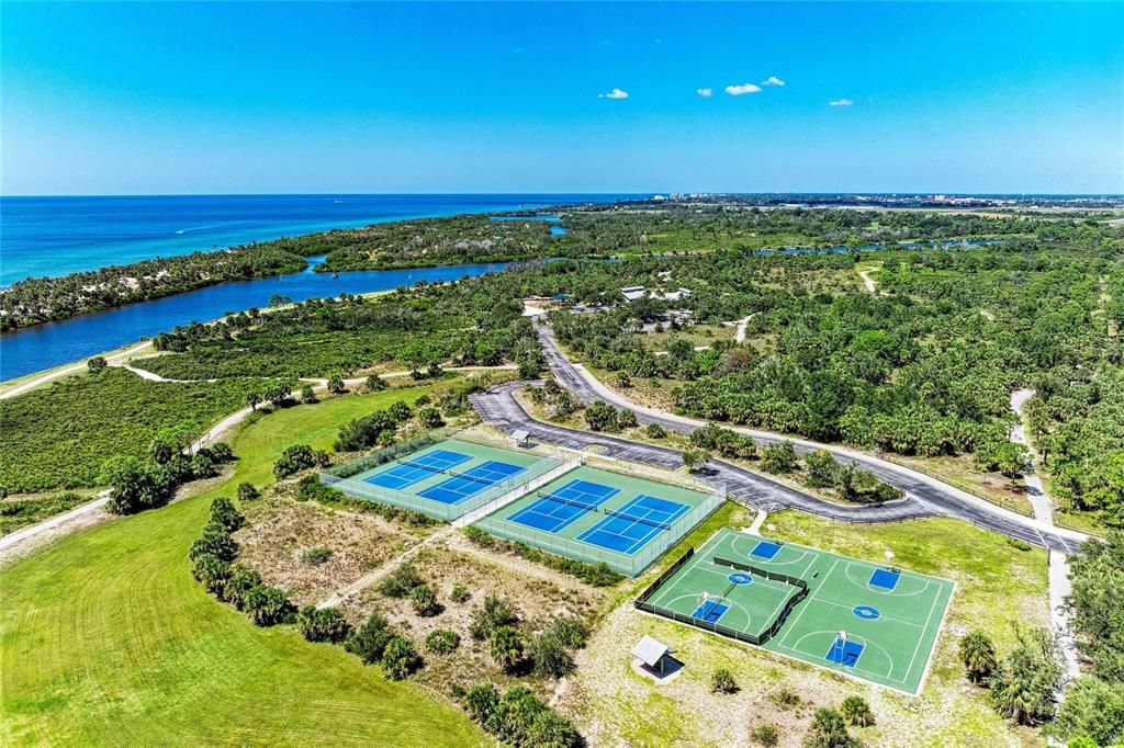 Под контрактом: $174,900 (1 спален, 1 ванн, 843 Квадратных фут)