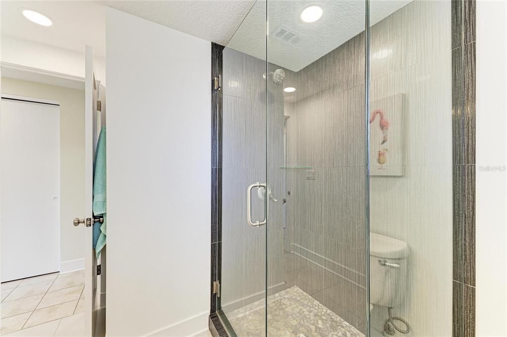 Под контрактом: $174,900 (1 спален, 1 ванн, 843 Квадратных фут)