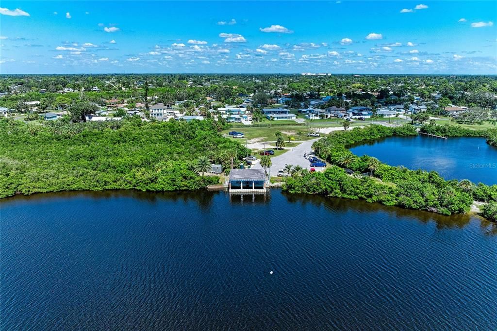 Под контрактом: $174,900 (1 спален, 1 ванн, 843 Квадратных фут)