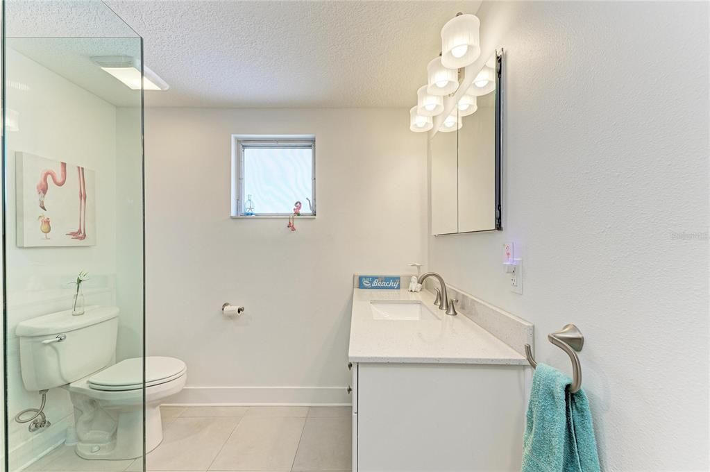 Под контрактом: $174,900 (1 спален, 1 ванн, 843 Квадратных фут)