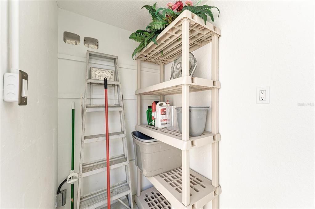 Под контрактом: $174,900 (1 спален, 1 ванн, 843 Квадратных фут)