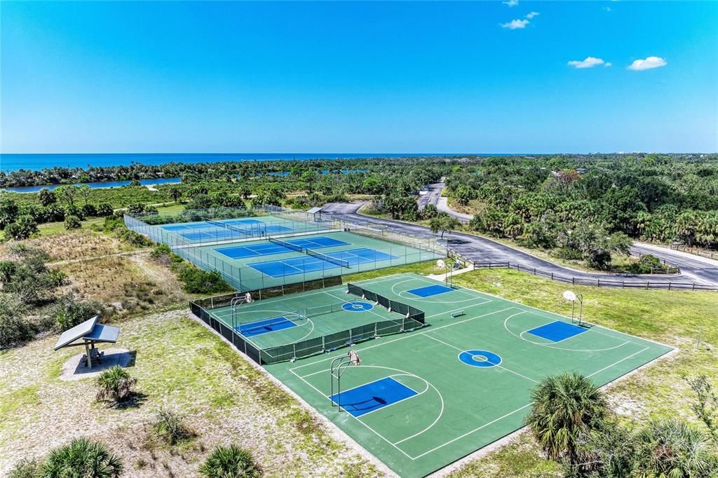 Под контрактом: $174,900 (1 спален, 1 ванн, 843 Квадратных фут)