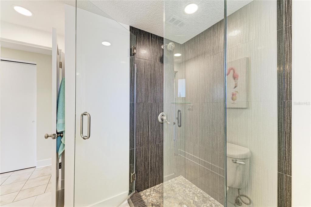 Под контрактом: $174,900 (1 спален, 1 ванн, 843 Квадратных фут)