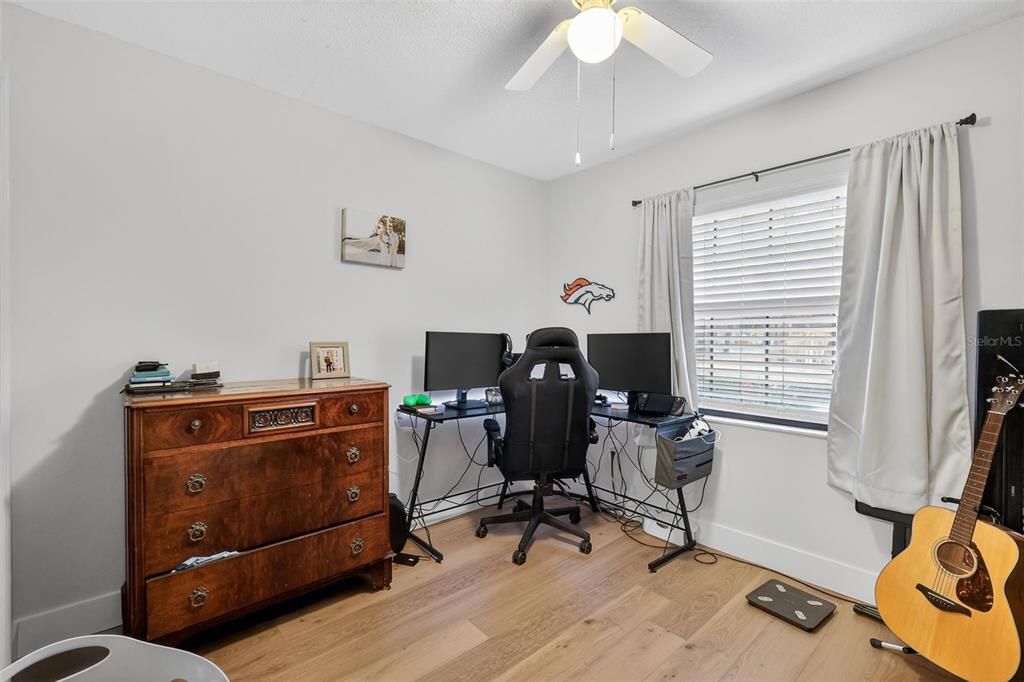 На продажу: $209,000 (2 спален, 2 ванн, 956 Квадратных фут)