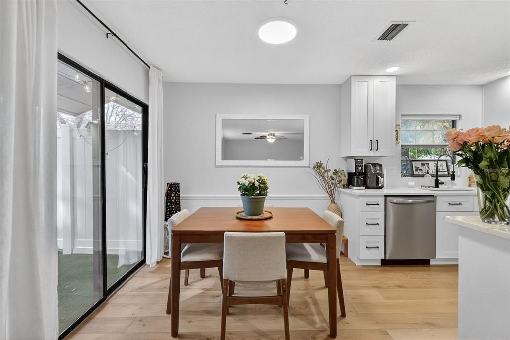 На продажу: $209,000 (2 спален, 2 ванн, 956 Квадратных фут)