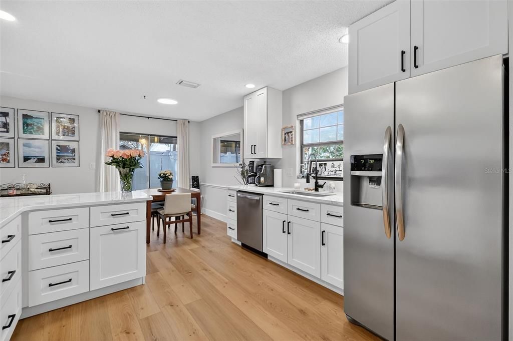 На продажу: $209,000 (2 спален, 2 ванн, 956 Квадратных фут)