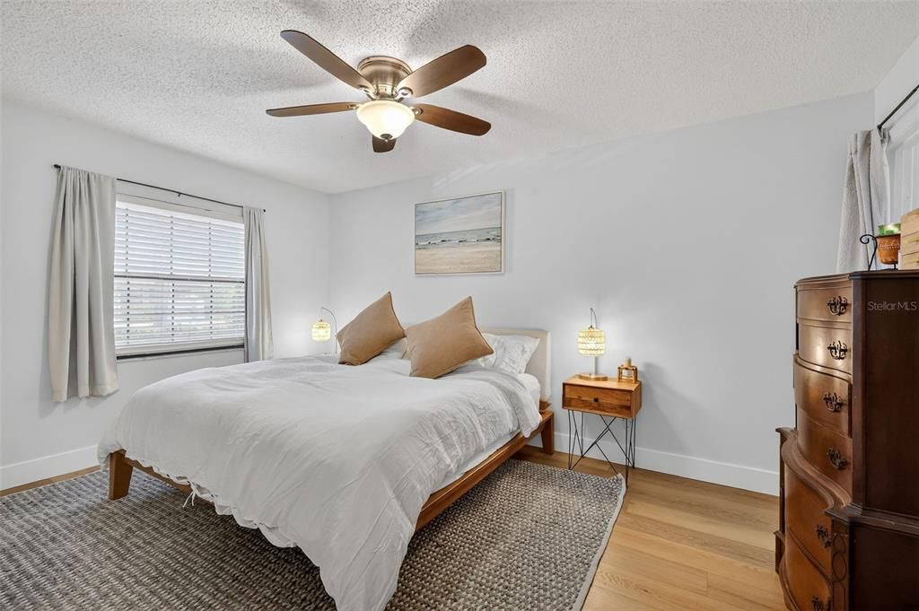 На продажу: $209,000 (2 спален, 2 ванн, 956 Квадратных фут)