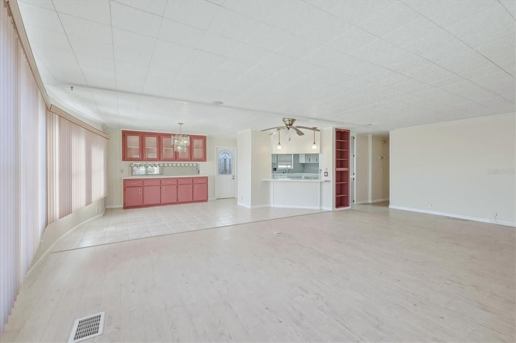 Active With Contract: $185,000 (2 beds, 2 baths, 1344 Square Feet)