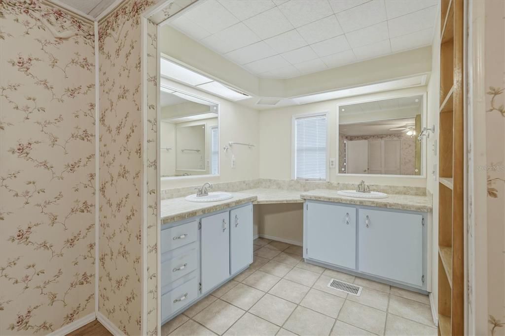 Active With Contract: $185,000 (2 beds, 2 baths, 1344 Square Feet)