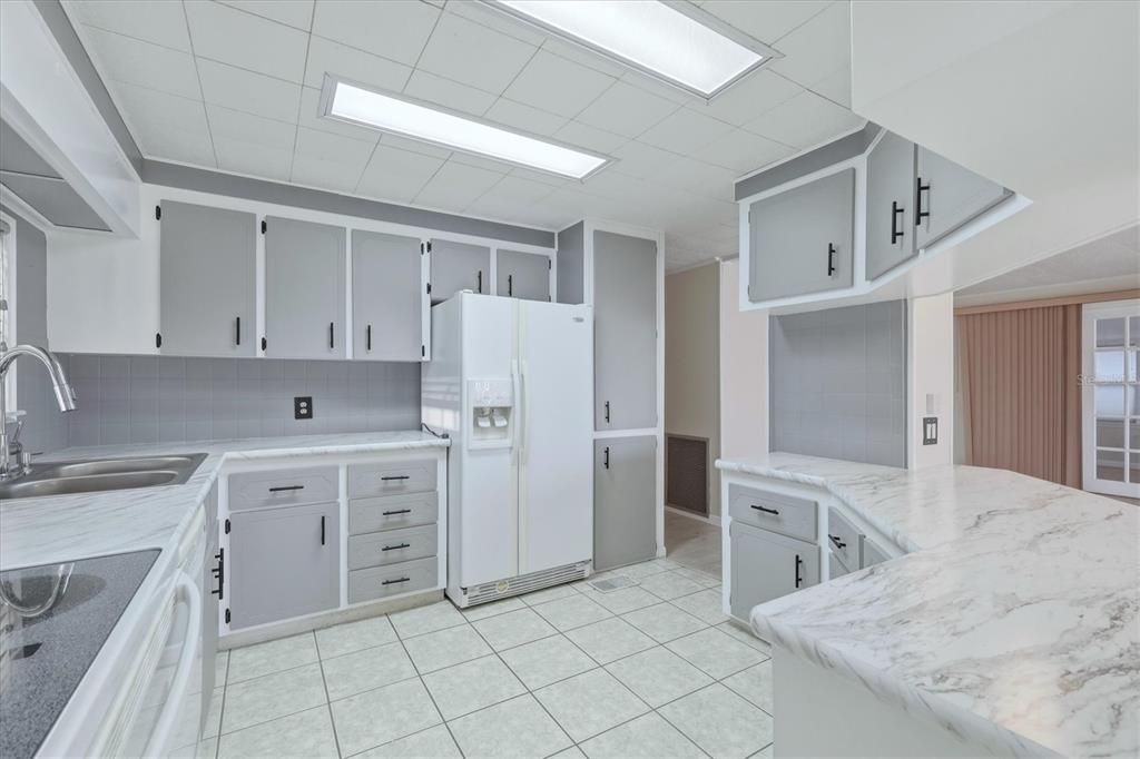 Active With Contract: $185,000 (2 beds, 2 baths, 1344 Square Feet)