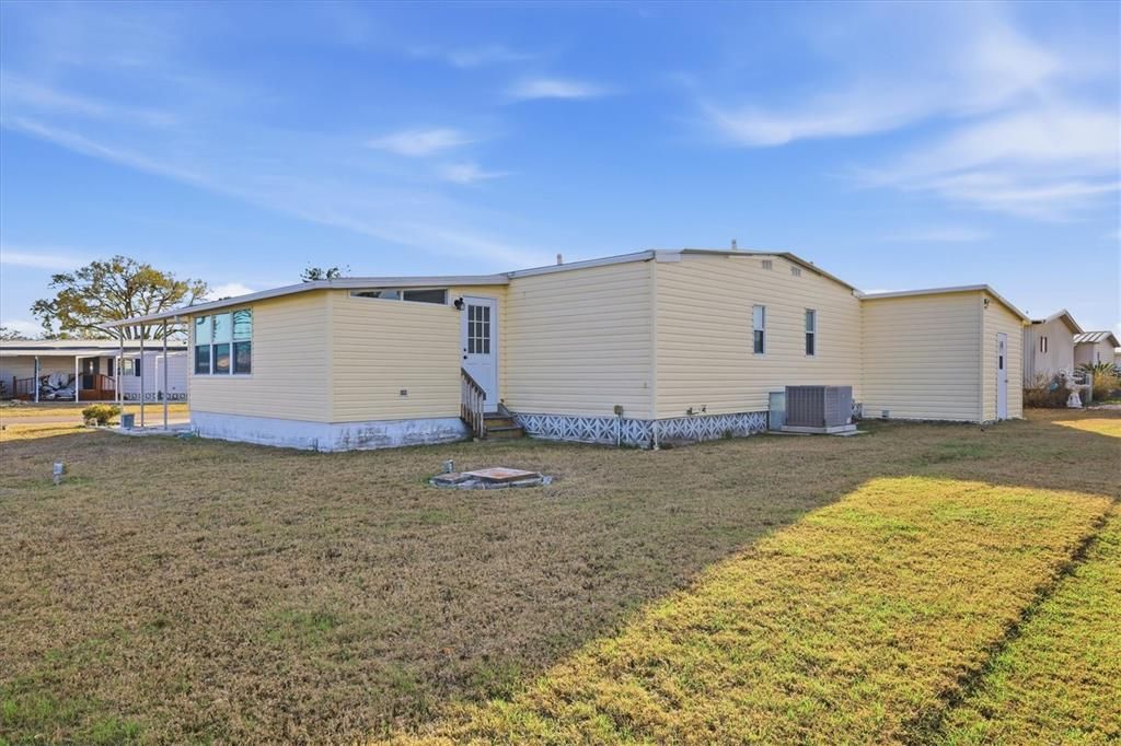 Active With Contract: $185,000 (2 beds, 2 baths, 1344 Square Feet)