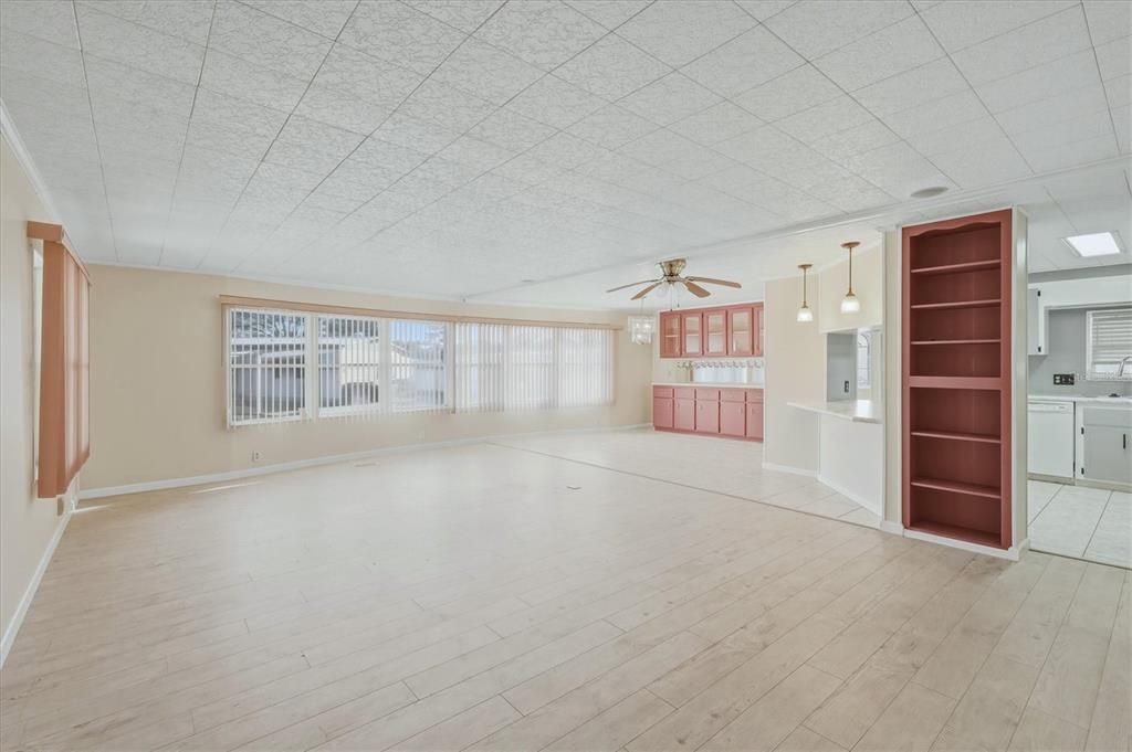 Active With Contract: $185,000 (2 beds, 2 baths, 1344 Square Feet)
