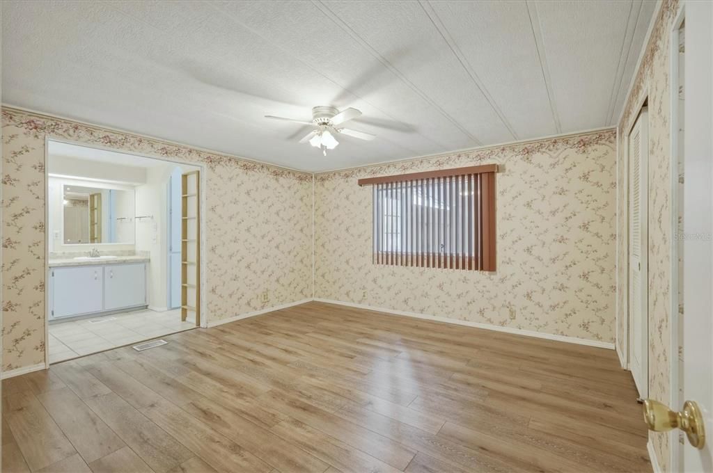 Active With Contract: $185,000 (2 beds, 2 baths, 1344 Square Feet)