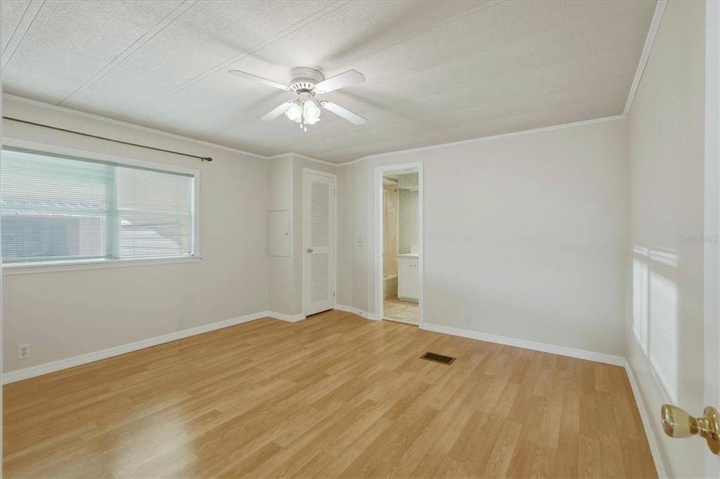 Active With Contract: $185,000 (2 beds, 2 baths, 1344 Square Feet)