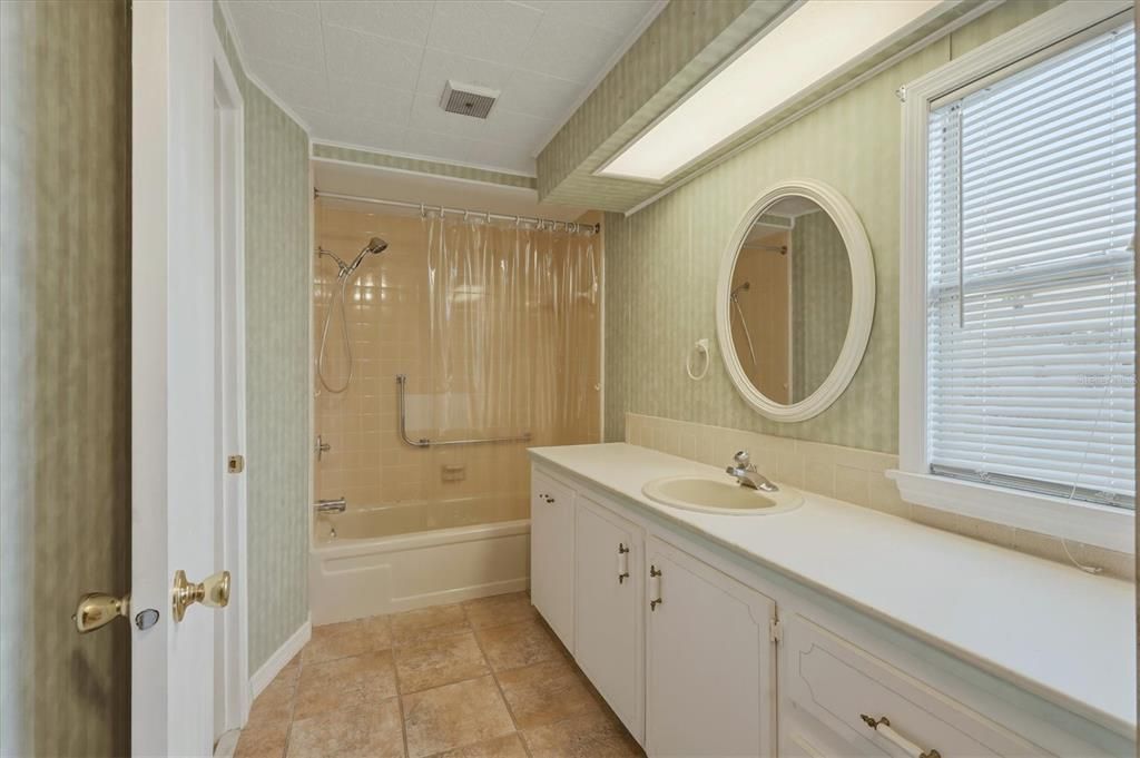 Active With Contract: $185,000 (2 beds, 2 baths, 1344 Square Feet)
