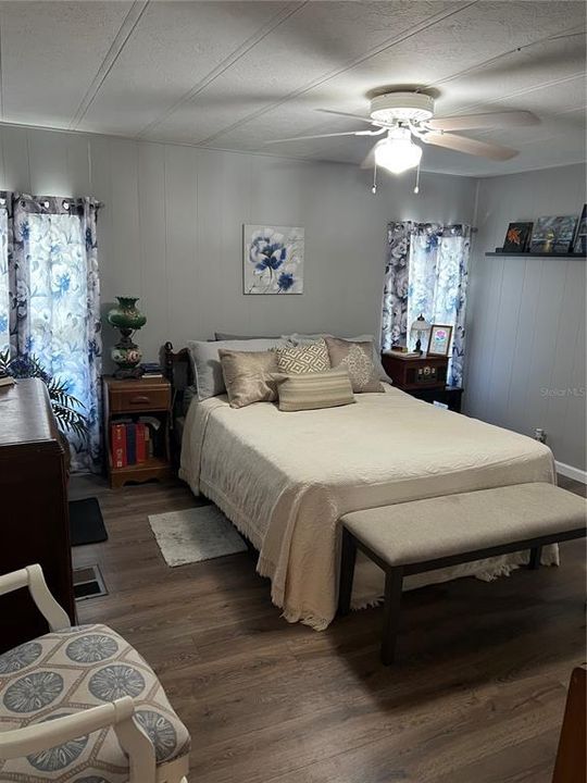 Active With Contract: $139,500 (2 beds, 2 baths, 936 Square Feet)