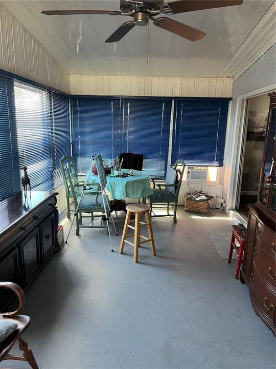 Active With Contract: $139,500 (2 beds, 2 baths, 936 Square Feet)