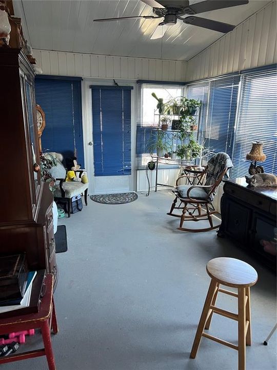 Active With Contract: $139,500 (2 beds, 2 baths, 936 Square Feet)
