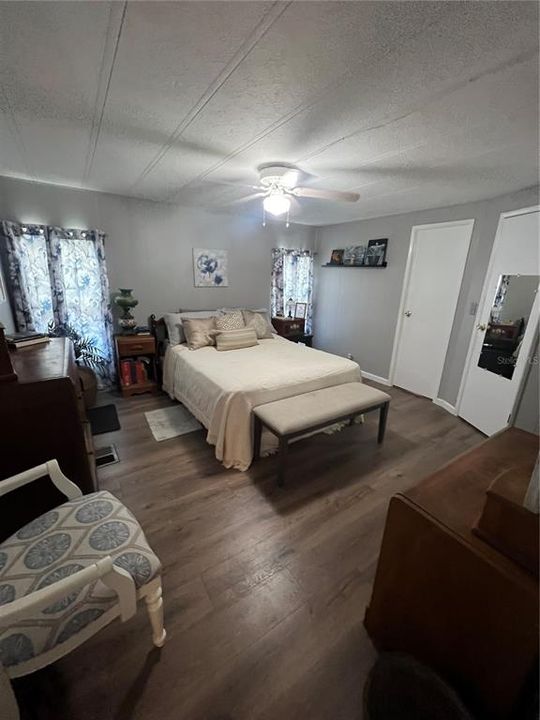 Active With Contract: $139,500 (2 beds, 2 baths, 936 Square Feet)