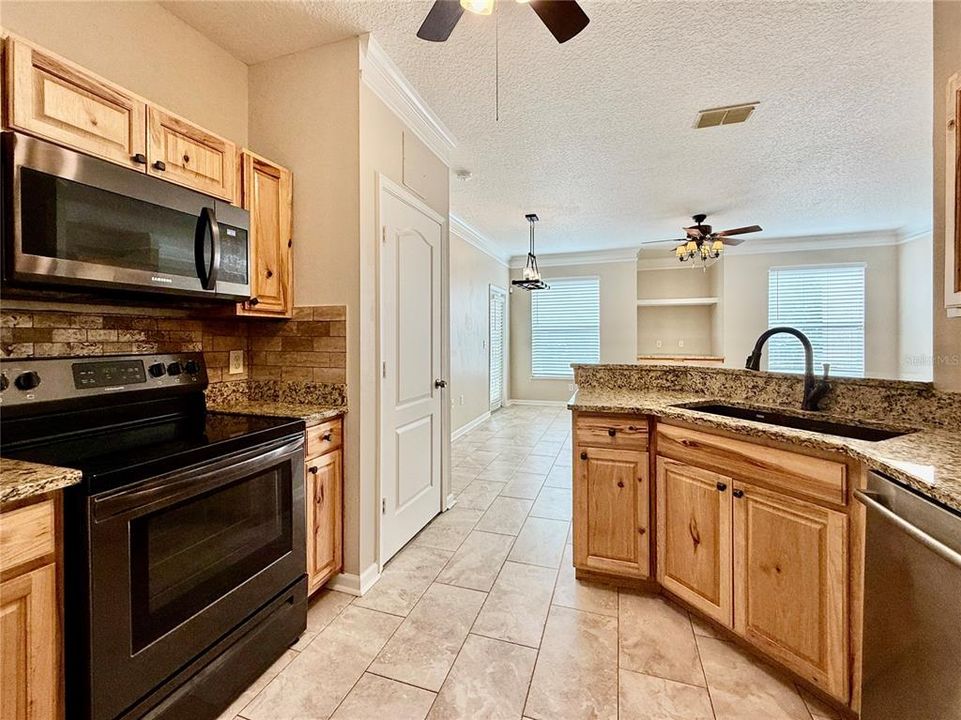 For Sale: $174,900 (2 beds, 2 baths, 1110 Square Feet)
