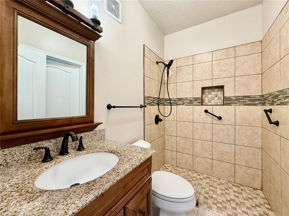For Sale: $174,900 (2 beds, 2 baths, 1110 Square Feet)