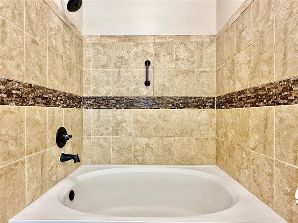 For Sale: $174,900 (2 beds, 2 baths, 1110 Square Feet)
