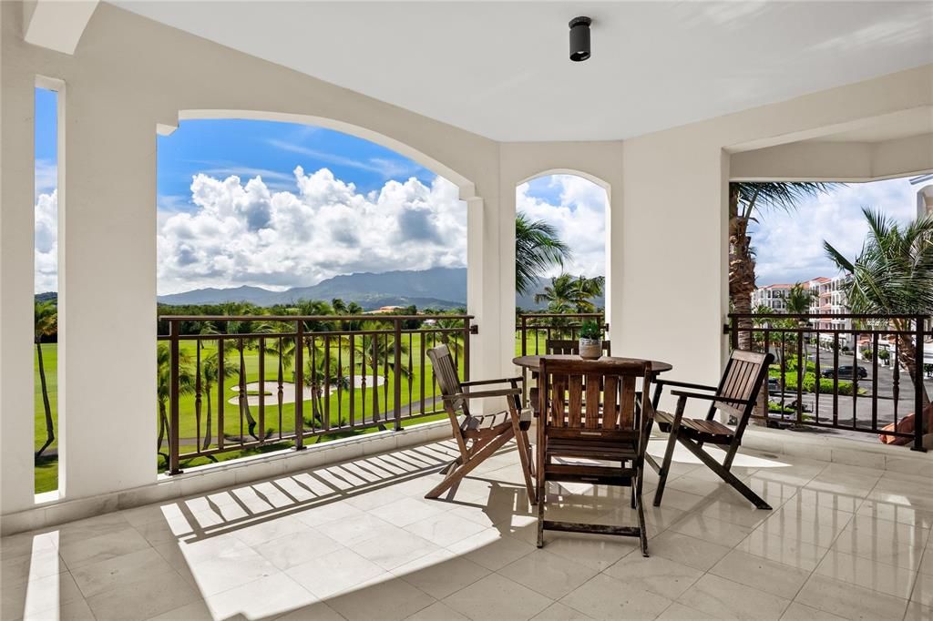 En Venta: $1,995,000 (4 camas, 3 baños, 2696 Pies cuadrados)