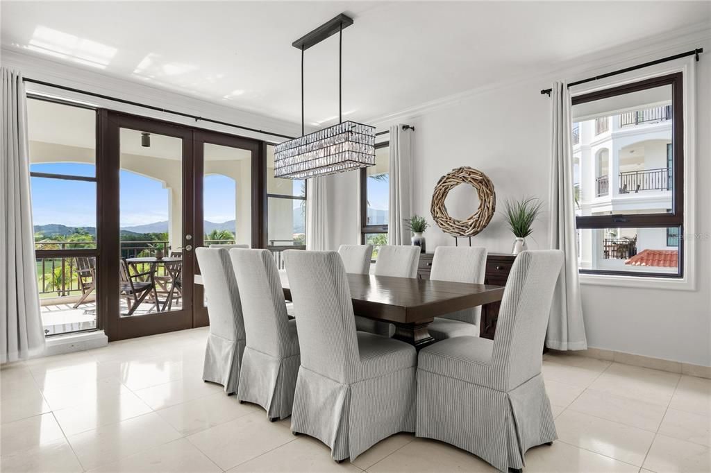 En Venta: $1,995,000 (4 camas, 3 baños, 2696 Pies cuadrados)