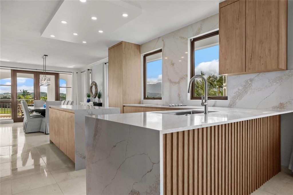 En Venta: $1,995,000 (4 camas, 3 baños, 2696 Pies cuadrados)