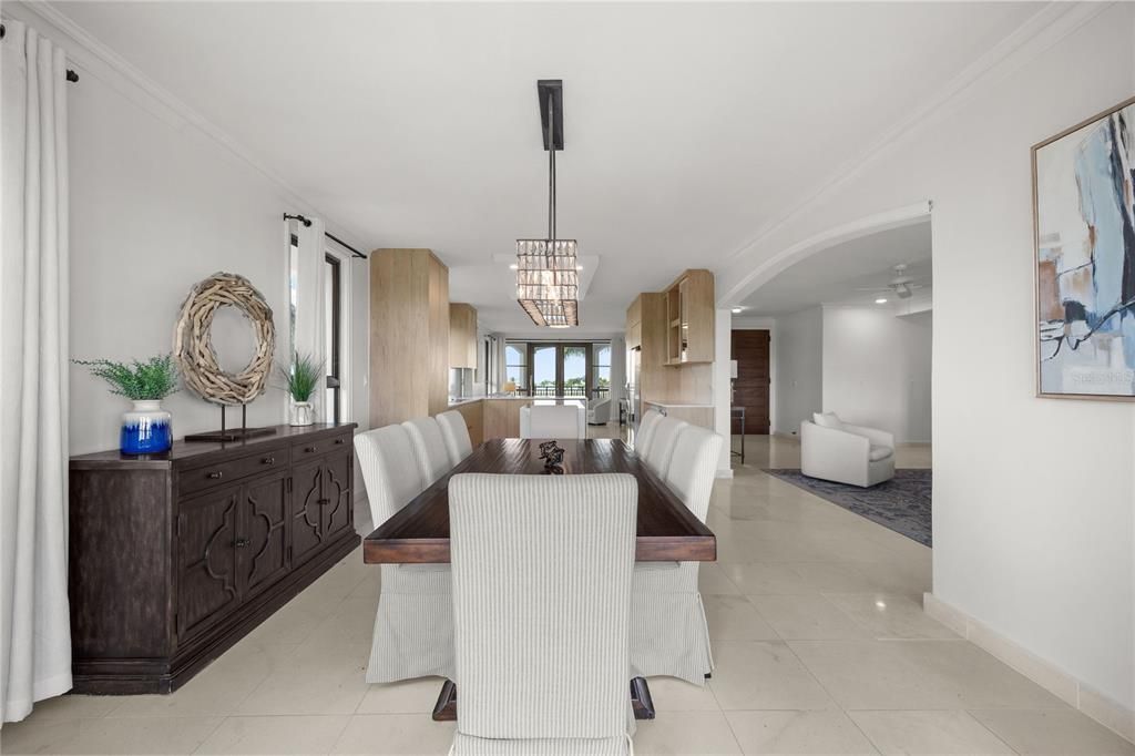 En Venta: $1,995,000 (4 camas, 3 baños, 2696 Pies cuadrados)