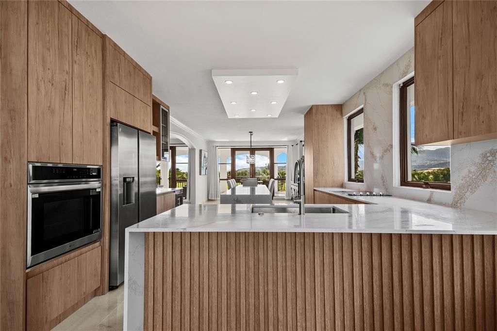 En Venta: $1,995,000 (4 camas, 3 baños, 2696 Pies cuadrados)