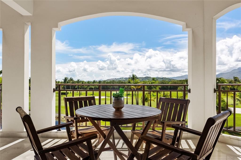 En Venta: $1,995,000 (4 camas, 3 baños, 2696 Pies cuadrados)