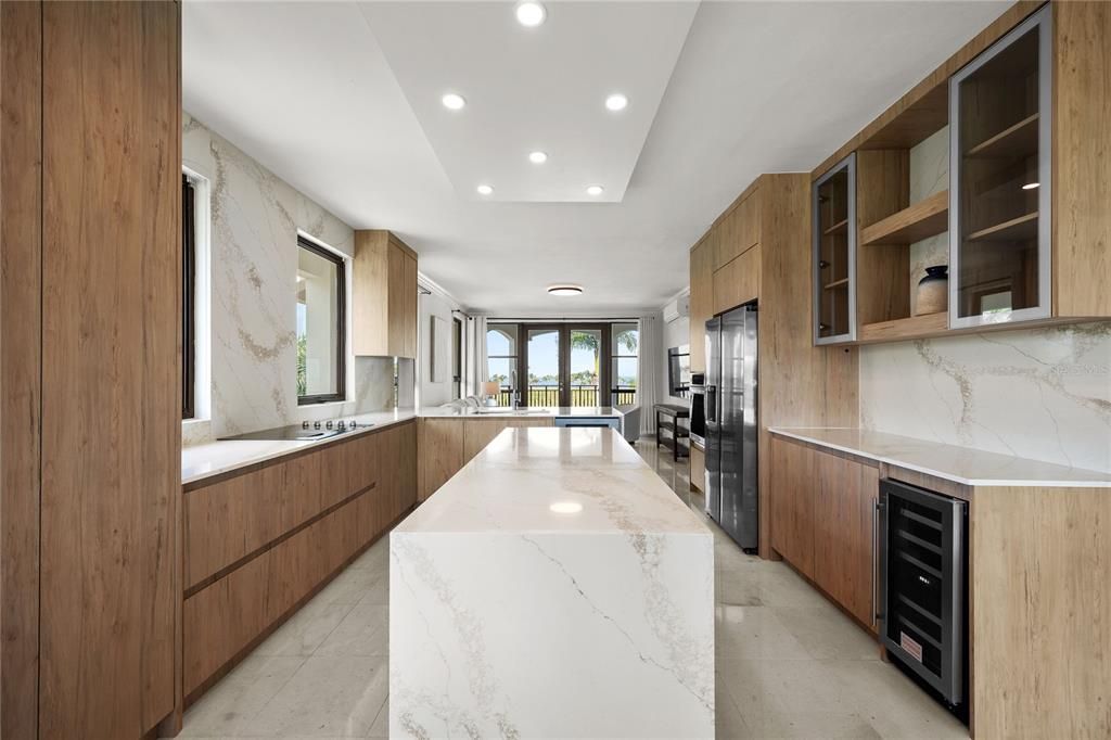 En Venta: $1,995,000 (4 camas, 3 baños, 2696 Pies cuadrados)