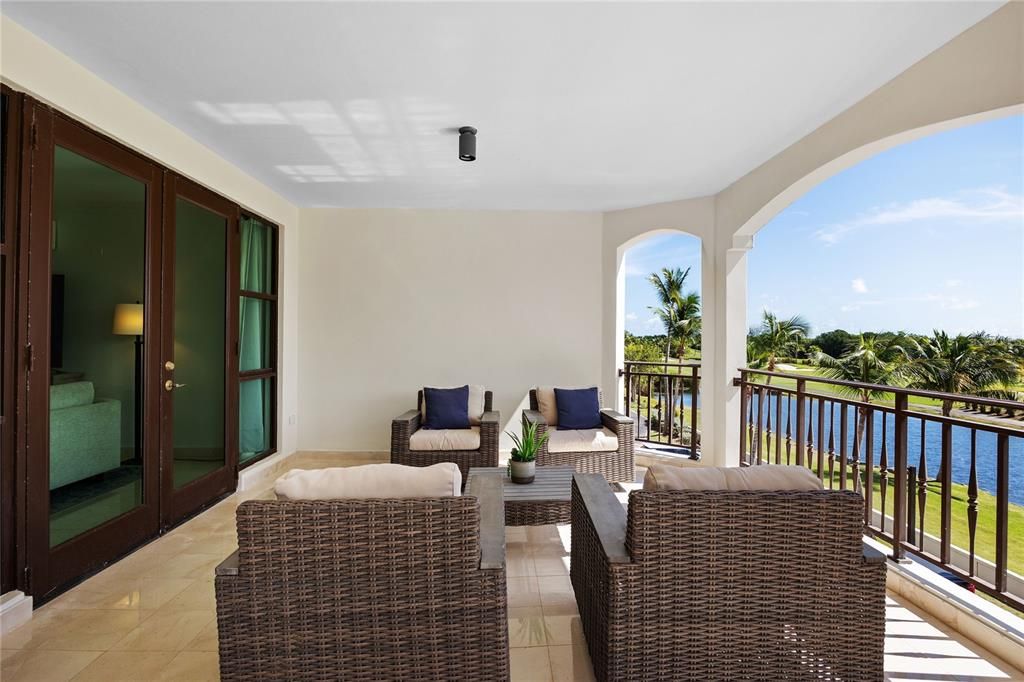 En Venta: $1,995,000 (4 camas, 3 baños, 2696 Pies cuadrados)