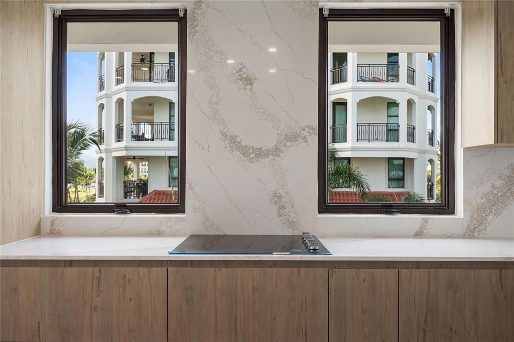 En Venta: $1,995,000 (4 camas, 3 baños, 2696 Pies cuadrados)