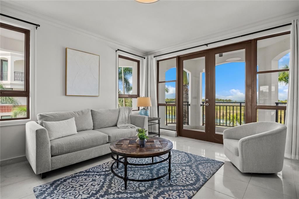 En Venta: $1,995,000 (4 camas, 3 baños, 2696 Pies cuadrados)