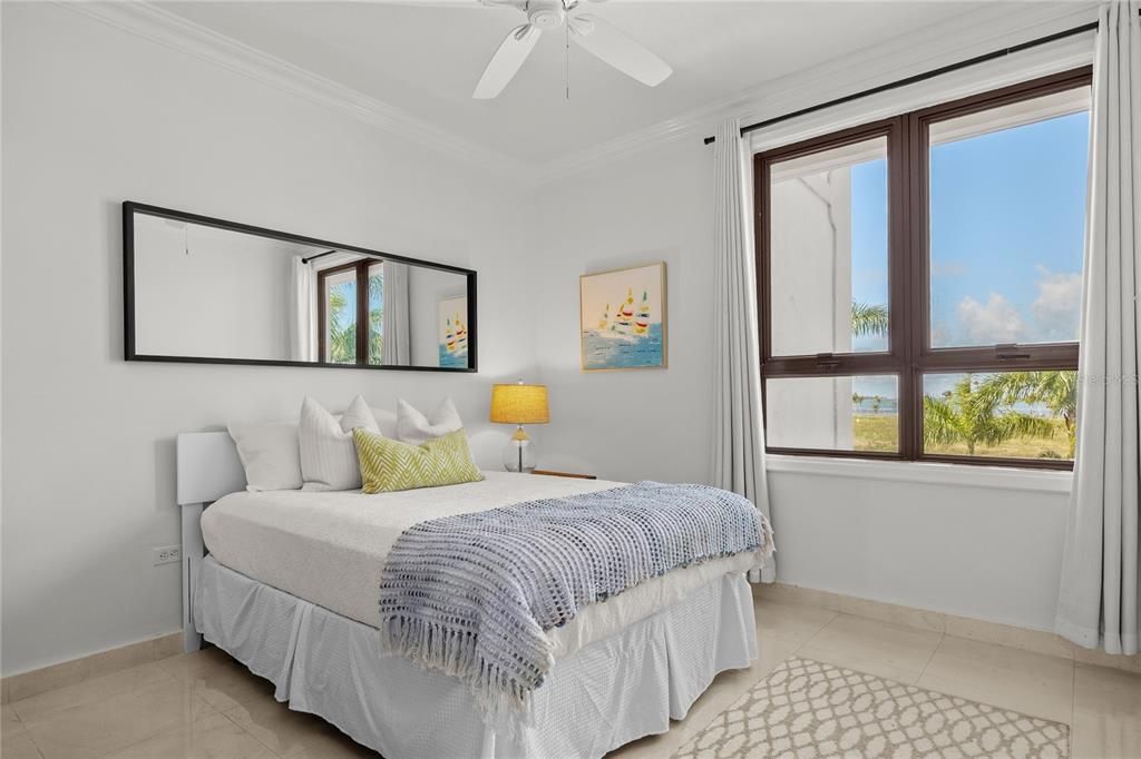 En Venta: $1,995,000 (4 camas, 3 baños, 2696 Pies cuadrados)